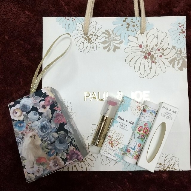 PAUL & JOE(ポールアンドジョー)の PAUL & JOE リップN104 ♡ケース057 コスメ/美容のベースメイク/化粧品(口紅)の商品写真