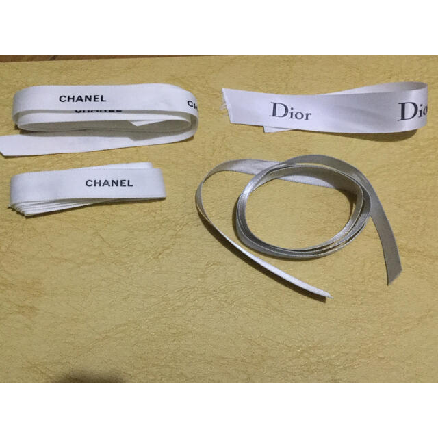 CHANEL(シャネル)のブランドリボン CHANEL Dior 4℃ 4本セット インテリア/住まい/日用品のオフィス用品(ラッピング/包装)の商品写真