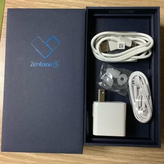 エイスース(ASUS)のZenFone5 ZE620KLとZenFone Live(スマートフォン本体)