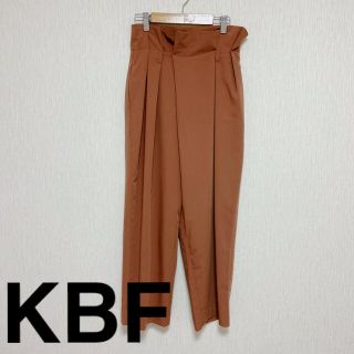 ケービーエフ(KBF)の【美品】KBF♡クロップドパンツ(クロップドパンツ)