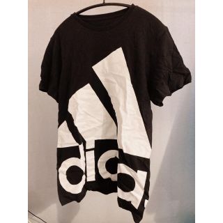 アディダス(adidas)のadidas Tシャツ(Tシャツ/カットソー(半袖/袖なし))