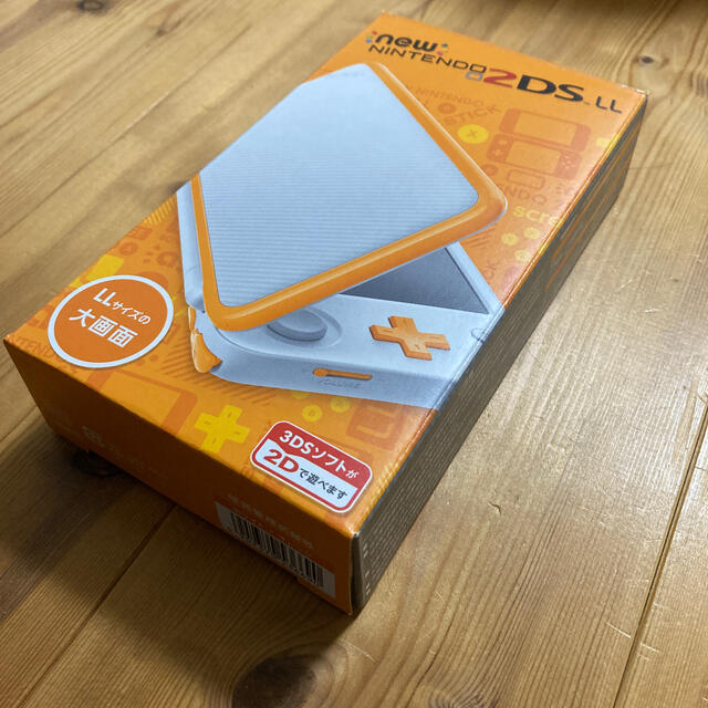 ニンテンドー2DS(ニンテンドー2DS)の烏　様Nintendoゲーム機本体 NEW ニンテンドー2DSLL ホワイト/オ エンタメ/ホビーのゲームソフト/ゲーム機本体(携帯用ゲーム機本体)の商品写真