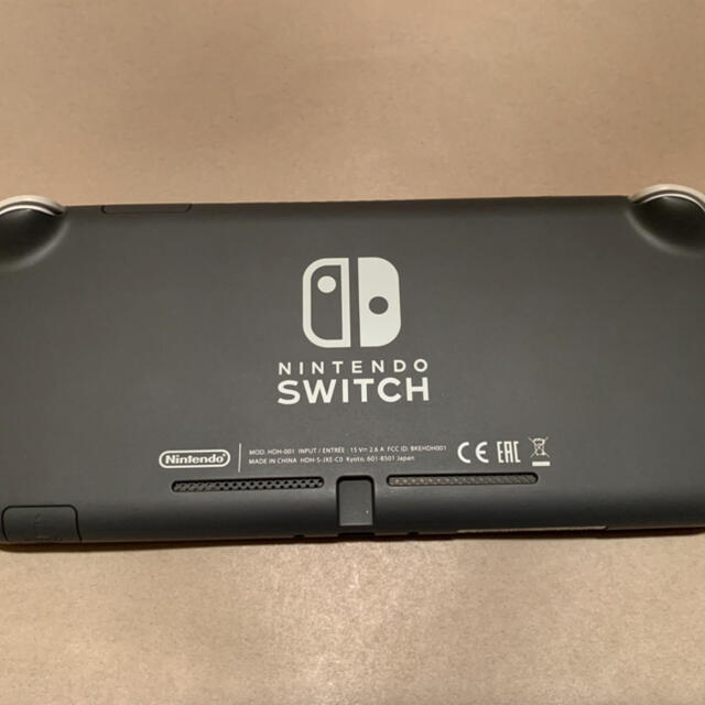 Nintendo Switch(ニンテンドースイッチ)のNintendoSwitchLite グレー エンタメ/ホビーのゲームソフト/ゲーム機本体(携帯用ゲーム機本体)の商品写真