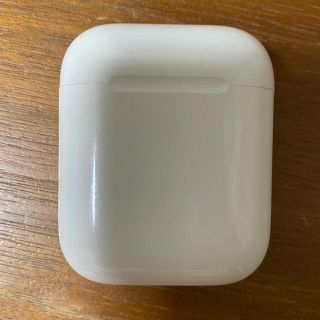 アップル(Apple)のairpods エアーポッズ　充電器(ヘッドフォン/イヤフォン)