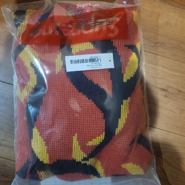 Supreme(シュプリーム)のsupreme tribal camo sweater 赤 xl メンズのトップス(ニット/セーター)の商品写真
