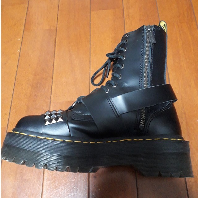 Dr.Martens(ドクターマーチン)のnina様専用 Dr.martens  JADON HI STUD 10ホール レディースの靴/シューズ(ブーツ)の商品写真