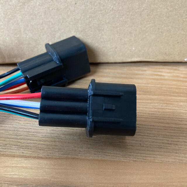 日本ボデーパーツ 角型LEDテールランプ 3連 コネクターハーネス バックランプハーネス 三菱ふそう大型 9249033D 6148762 6148772×2 通販 日本ボデーパーツ JB角型LEDテールランプ 3連 バックランプハーネス いすゞ 大型 2010〜2016年式 バックランプ付 9249033D×1 6148745×1