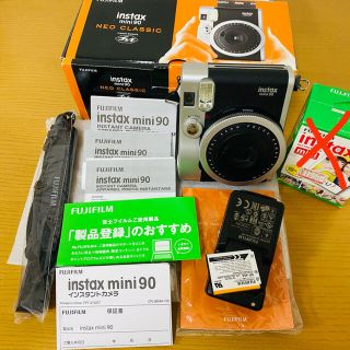 フジフイルム(富士フイルム)の未使用に近いFUJIFILM instax mini90 ネオクラシッBLACK(フィルムカメラ)