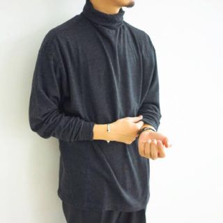 コモリ(COMOLI)のCOMOLI ウール天竺長袖タートルネック 20aw(ニット/セーター)