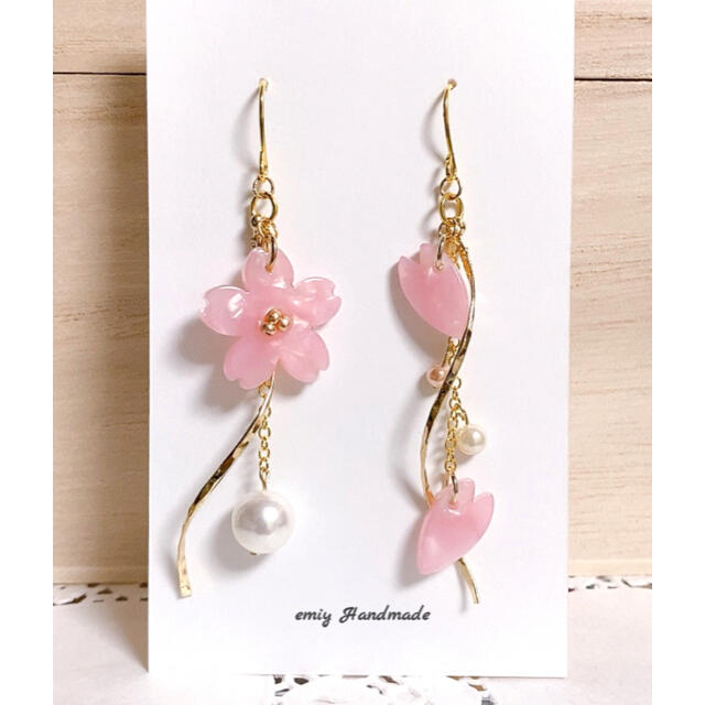 大人可愛い♡上品　アシンメトリー　ツイスト 桜ピアス・イヤリング／ゴールド★再販 ハンドメイドのアクセサリー(ピアス)の商品写真