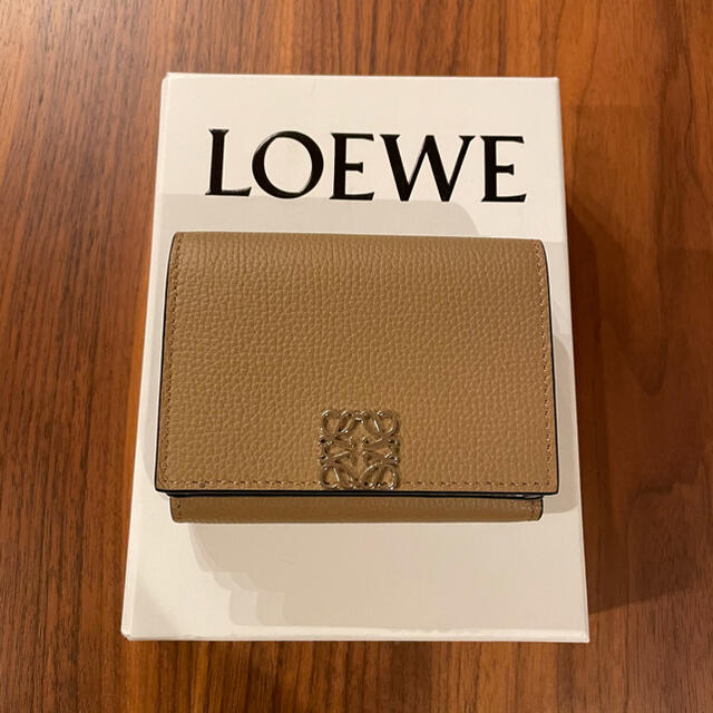 ファッション小物【LOEWE】美品　アナグラムトリフォルド6ccウォレット