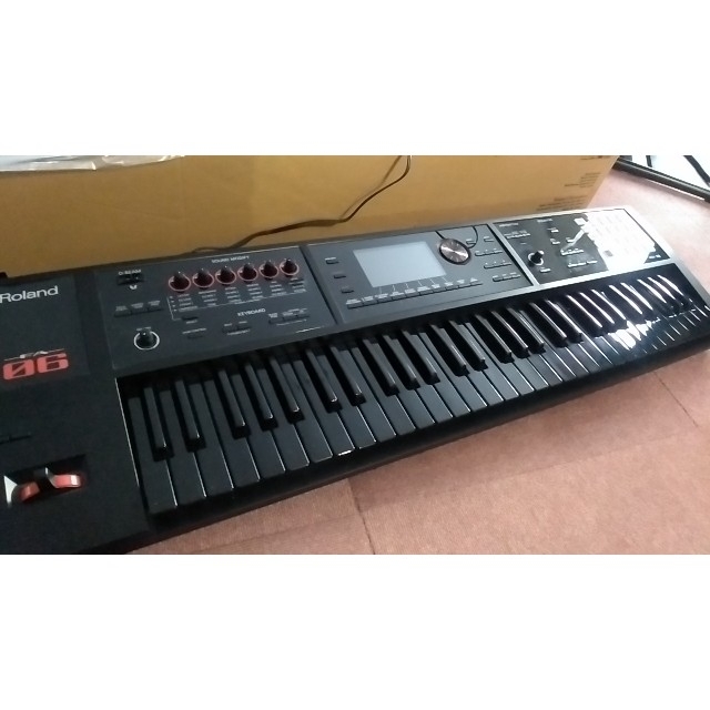 Roland FA-06B　ケース付き