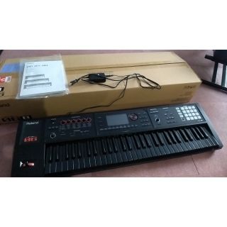 ローランド(Roland)のRoland FA-06B　ケース付き(キーボード/シンセサイザー)