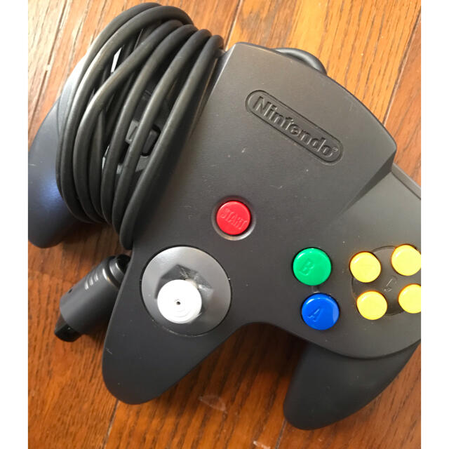 NINTENDO 64(ニンテンドウ64)のNintendo64　コントローラー2個セット エンタメ/ホビーのゲームソフト/ゲーム機本体(家庭用ゲーム機本体)の商品写真