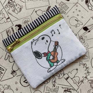 スヌーピー(SNOOPY)の☆スヌーピー ポケットティッシュケース付きポーチ☆ビンテージシーツ リメイク ②(ポーチ)