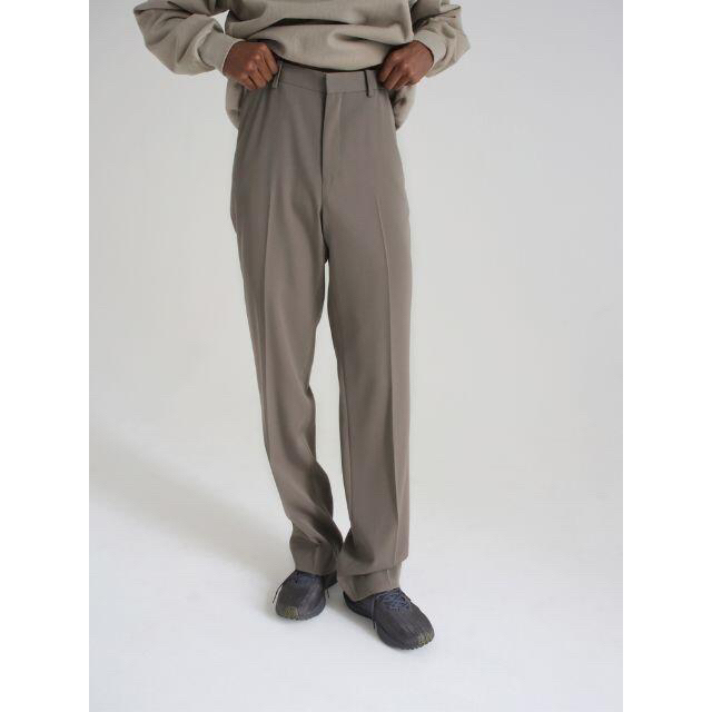 COMOLI(コモリ)のAURALEE WOOL MAX GABARDINE SLACKS メンズのパンツ(スラックス)の商品写真