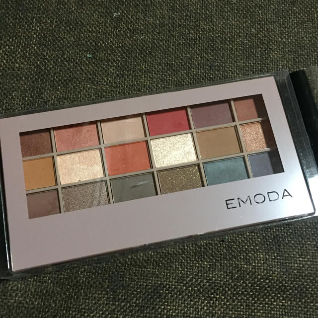 EMODA(エモダ)のEMODA コスメパレット コスメ/美容のキット/セット(コフレ/メイクアップセット)の商品写真