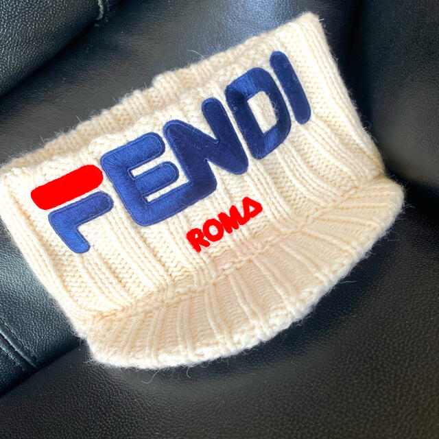 FENDI(フェンディ)のFENDI ニット サンバイザー コラボ  レディースの帽子(ニット帽/ビーニー)の商品写真