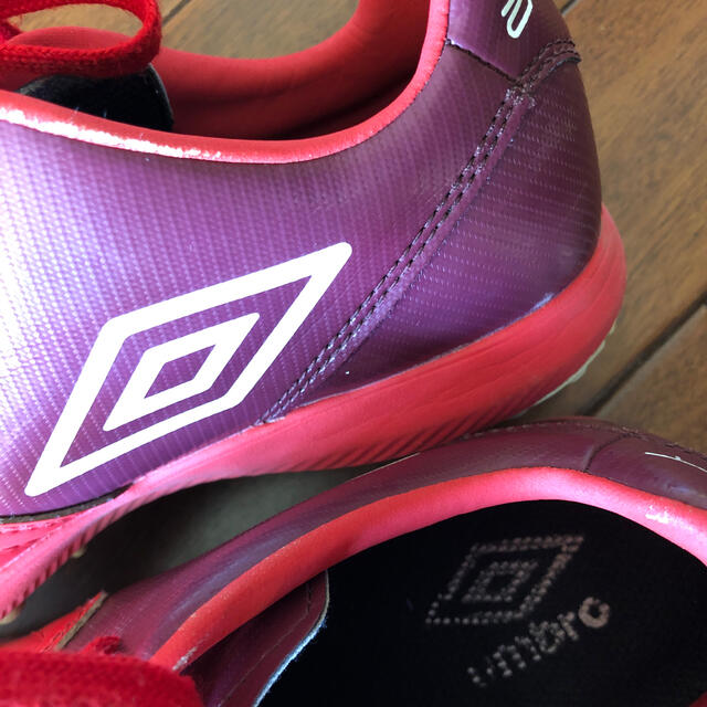 UMBRO(アンブロ)のumbro 22.5㎝　サッカートレーニングシューズ スポーツ/アウトドアのサッカー/フットサル(シューズ)の商品写真