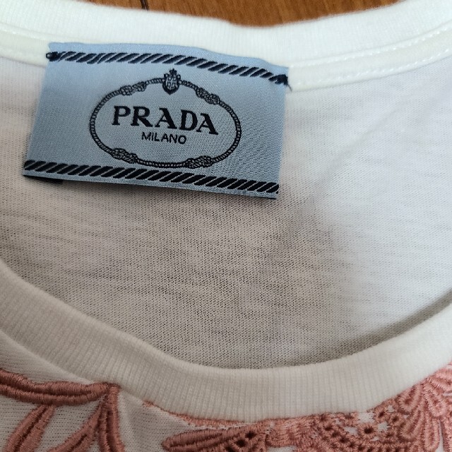 PRADA(プラダ)のPRADA　花柄　Tシャツ　美品　S レディースのトップス(Tシャツ(半袖/袖なし))の商品写真