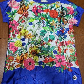 モンクレール(MONCLER)のMONCLER　花柄　フラワー　Tシャツ　M 美品(Tシャツ(半袖/袖なし))