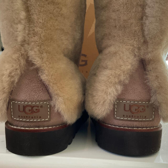 UGG(アグ)のUGG ピンクベージュブーツ レディースの靴/シューズ(ブーツ)の商品写真