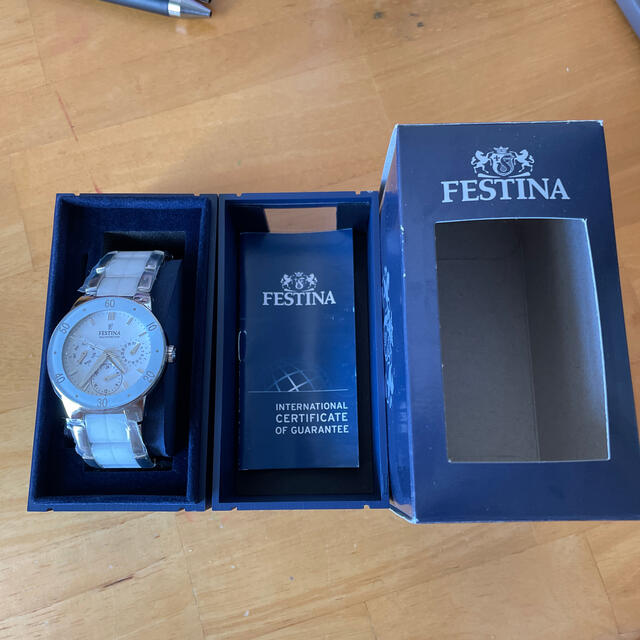 FESTINA ウォッチ　ホワイト腕時計