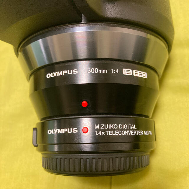 OLYMPUS(オリンパス)のオリンパス M.ZUIKO ED 300mm f4.0 OLYMPUS スマホ/家電/カメラのカメラ(デジタル一眼)の商品写真