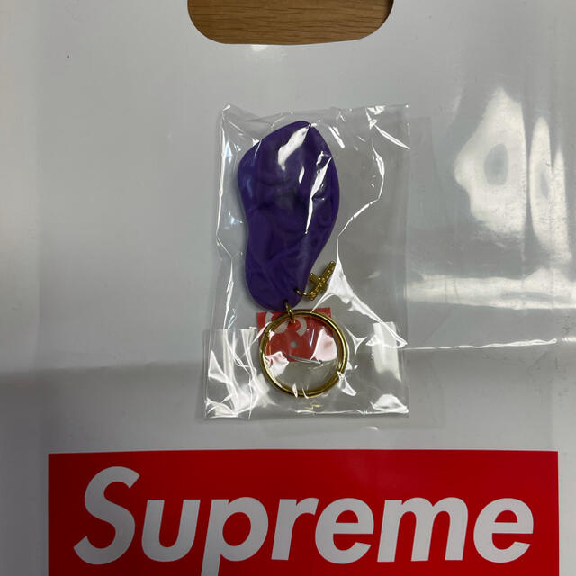 Supreme(シュプリーム)のsupreme Ear Keychain 2021 supring summer メンズのファッション小物(キーホルダー)の商品写真
