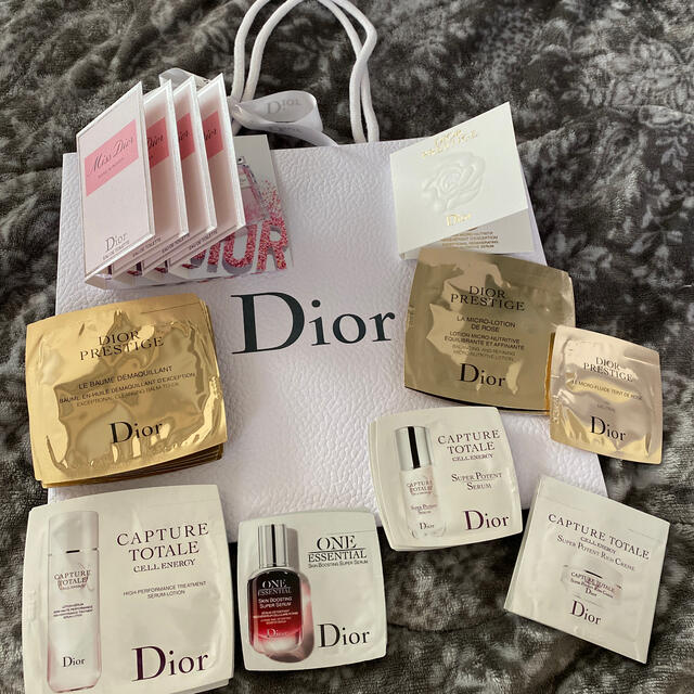 Christian Dior(クリスチャンディオール)のDior36点セット◆ショッパーバッグ&香水&スキンケア各種 コスメ/美容のキット/セット(サンプル/トライアルキット)の商品写真