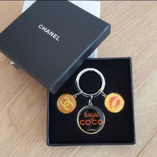 CHANEL(シャネル)のシャネル　ココルージュ　キーホルダー レディースのファッション小物(キーホルダー)の商品写真