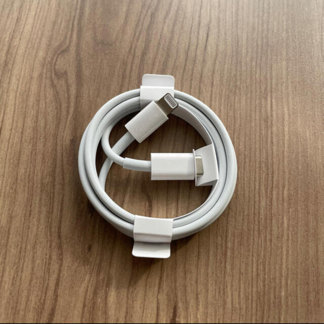 Apple(アップル)のiPhone12 USB-C-Lightning ケーブル スマホ/家電/カメラのスマートフォン/携帯電話(バッテリー/充電器)の商品写真