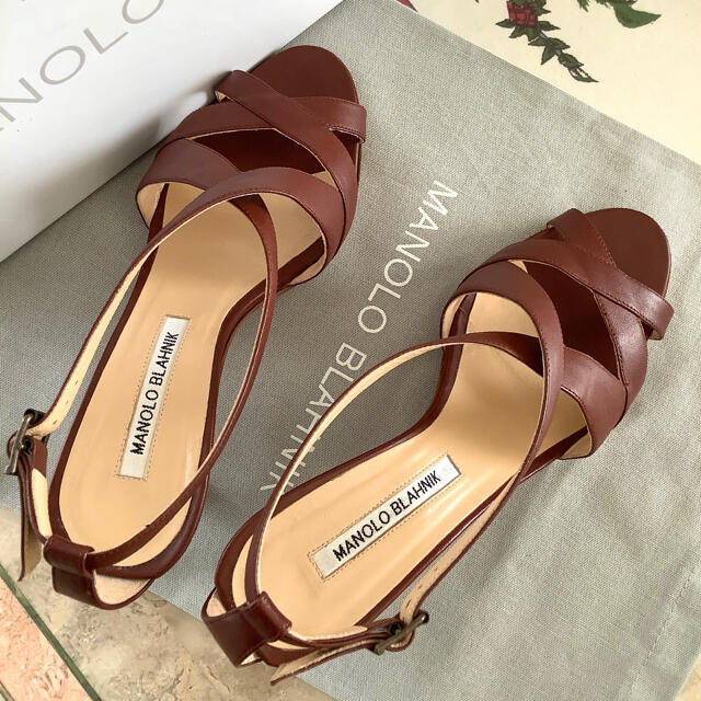 MANOLO BLAHNIK(マノロブラニク)の極美品!憧れのマノロブラニク コマンドソール バックストラップパンプス 23㎝ レディースの靴/シューズ(ハイヒール/パンプス)の商品写真