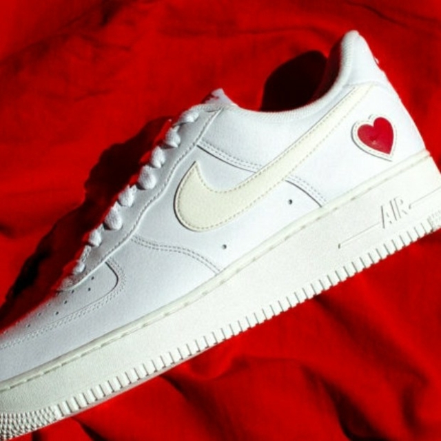 NIKE　AIRFORCE1　VALENTINE'S  DAY