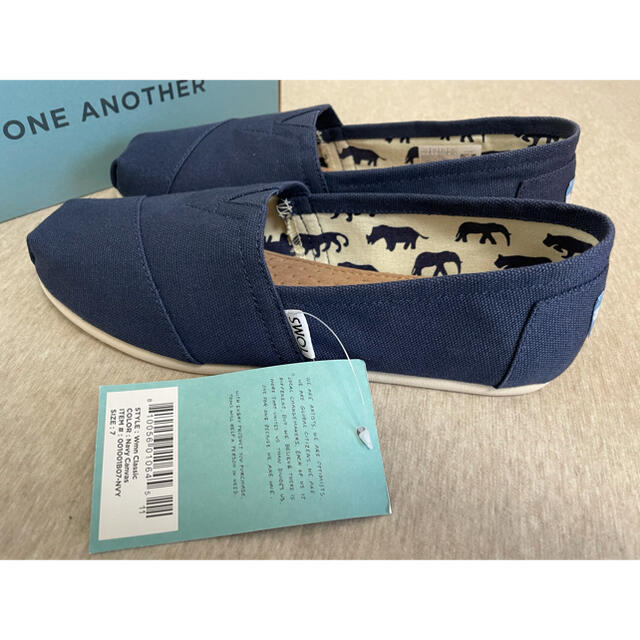 TOMS - 新品 TOMS 24センチ クラシック ネイビー箱なしの通販 by みみ ...