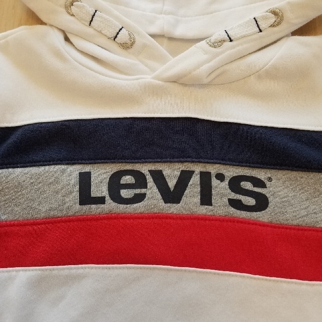 Levi's(リーバイス)の★しい様 専用★パーカー Levi's（116-122㎝） キッズ/ベビー/マタニティのキッズ服男の子用(90cm~)(Tシャツ/カットソー)の商品写真