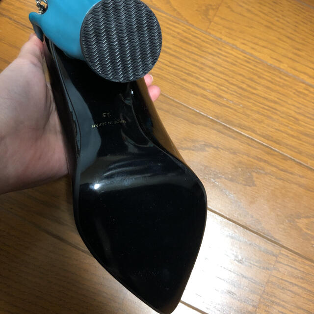 hazama 運命のヒールパンプス 黒×ターコイズ 25cm レディースの靴/シューズ(ハイヒール/パンプス)の商品写真