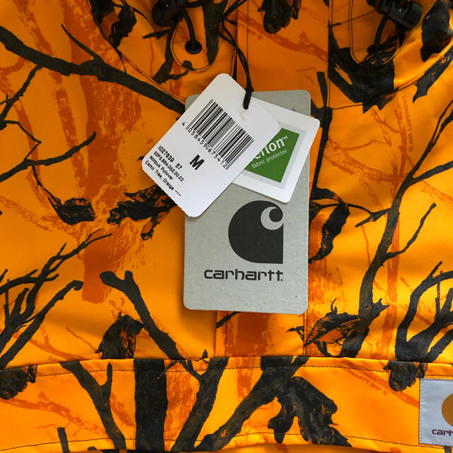 carhartt(カーハート)の【即売り切れ】カーハートWIP☆ワンポイントロゴ入りジャケット　新品未使用 メンズのジャケット/アウター(マウンテンパーカー)の商品写真