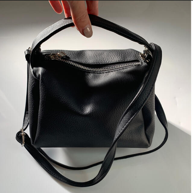 ZARA(ザラ)の[新品未使用] ミニ ボックス ショルダーバッグ レディースのバッグ(ショルダーバッグ)の商品写真