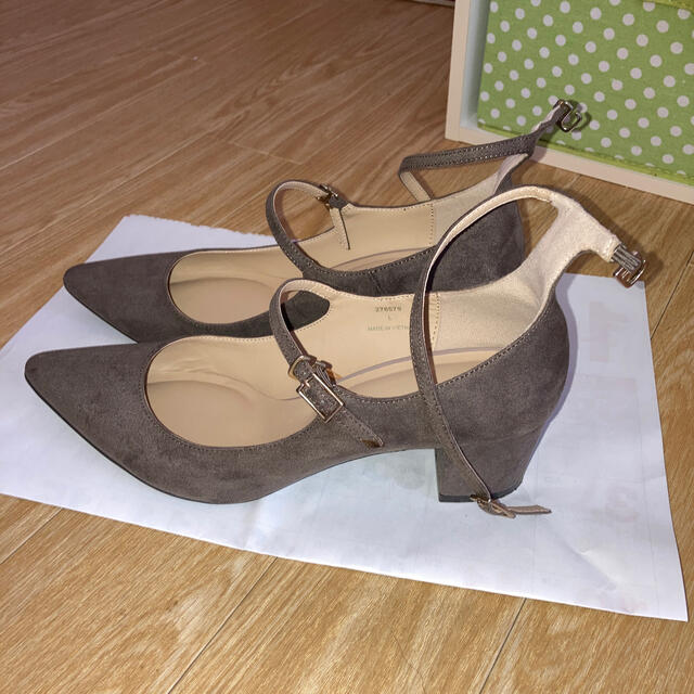 GU(ジーユー)のスエードパンプス　茶色　ベージュ レディースの靴/シューズ(ハイヒール/パンプス)の商品写真