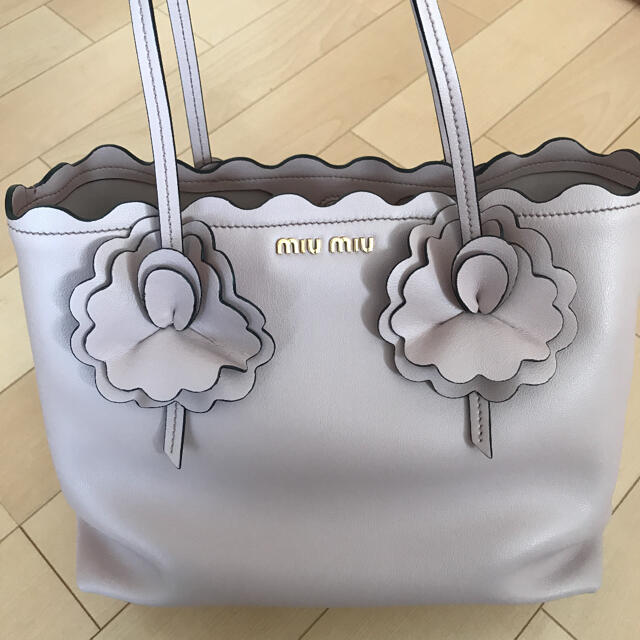 miumiu(ミュウミュウ)の新品ミュウミュウバッグ レディースのバッグ(トートバッグ)の商品写真