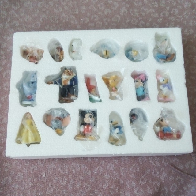 Disney(ディズニー)のディズニー　陶器　フィギュア　置物 エンタメ/ホビーのおもちゃ/ぬいぐるみ(キャラクターグッズ)の商品写真