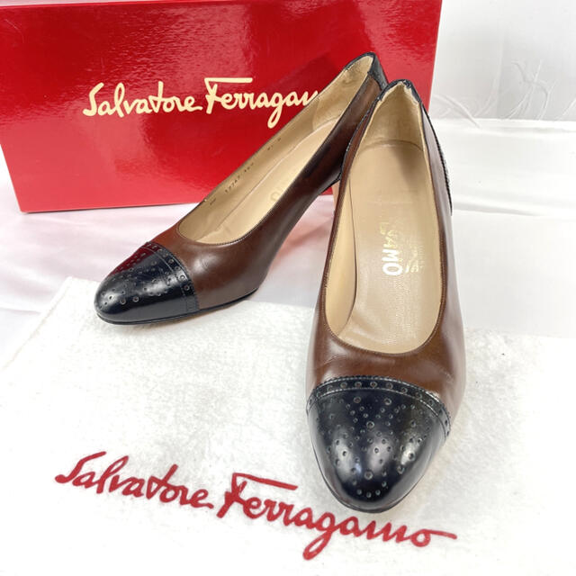 Salvatore Ferragamo(サルヴァトーレフェラガモ)の専用【良品】フェラガモ 切り返しレザー プレーントゥ ハイヒール パンプス レディースの靴/シューズ(ハイヒール/パンプス)の商品写真