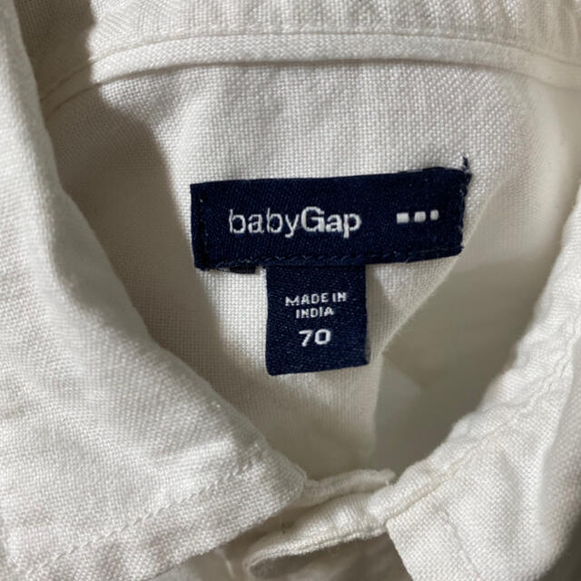 babyGAP(ベビーギャップ)のbabyGAP ベビー　ギャップ　白　シャツ　フォーマル　70サイズ　長袖 キッズ/ベビー/マタニティのベビー服(~85cm)(シャツ/カットソー)の商品写真