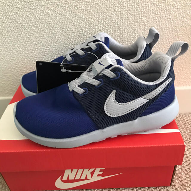 NIKE(ナイキ)のNIKE ROSHE ONE キッズ/ベビー/マタニティのキッズ靴/シューズ(15cm~)(スニーカー)の商品写真