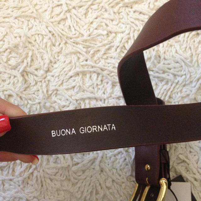 BUONA GIORNATA(ボナジョルナータ)の本革新品BUONAベルト レディースのファッション小物(ベルト)の商品写真