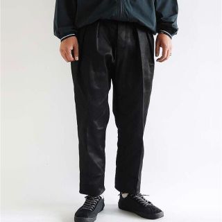 コモリ(COMOLI)の新品 タグ付き NEAT "Turpan Satin Taperedサイズ46(スラックス)