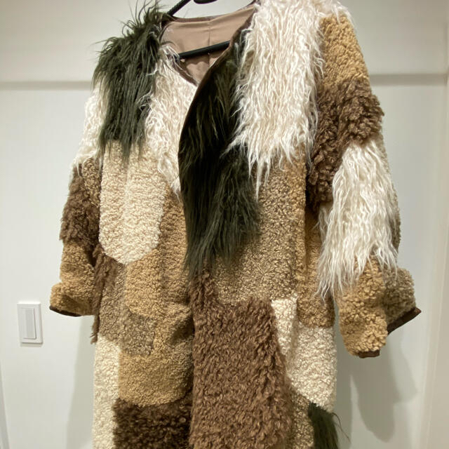 Ungrid(アングリッド)のUngrid フェイクファーパッチワークコート（ミックス） レディースのジャケット/アウター(毛皮/ファーコート)の商品写真