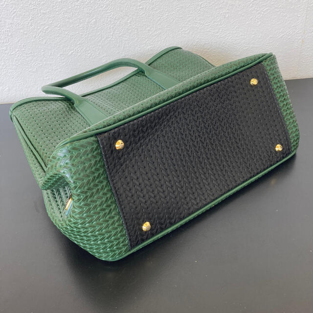 ちい908様専用　R137 カトリーヌ　ハンドバッグ　緑 レディースのバッグ(ハンドバッグ)の商品写真