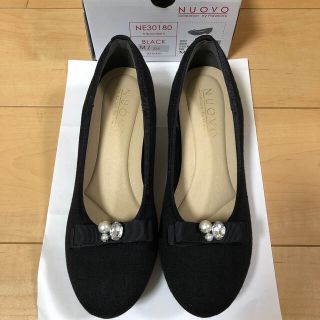 ヌォーボ(Nuovo)のパンプス　ローヒール　23.5 M 美品(フォーマルシューズ)